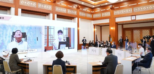 문재인 대통령, ‘사회서비스원 돌봄종사자 영상 간담회’ 실시 코로나19 상황 속 […]