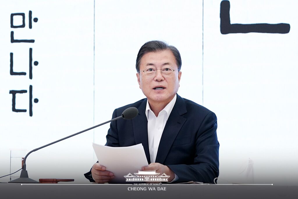 This image has an empty alt attribute; its file name is 돌봄종사자-영상-간담회1-1024x683.jpg