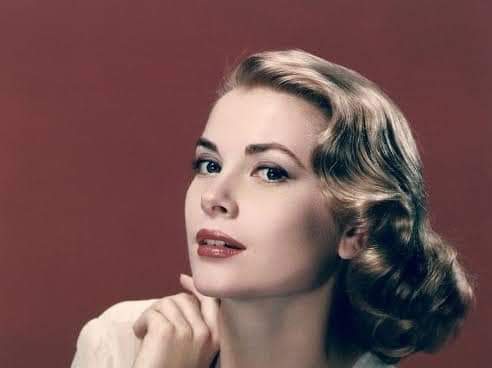 1929년 11월 12일, 미국의 영화배우•모나코의 대공 레니에 3세의 대공비 그레이스 켈리 (Grace Patricia Kelly, 1929 ~ 1982) 출생