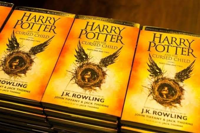 2016년 7월 30일, J. K. 롤링의 ‘해리 포터와 저주받은 아이’ (Harry Potter and the Cursed Child) 출판