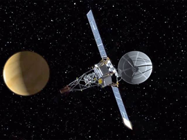 1962년 12월 14일, 미국의 금성 탐사선 매리너 2호 (Mariner 2)가 처음으로 금성에 근접 탐사
