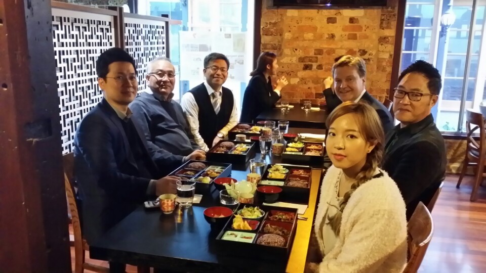 강수환 교육원장, 남호주대학교 이유일교수·인문대 Thomas Maak 학장과 오찬