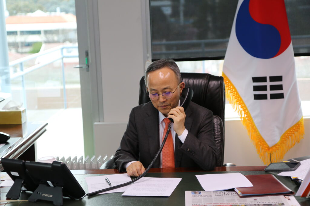 박일 대사 내정자, 호주 동포사회 단체장과 부임 인사 및 유선 면담 실시 – 각국 대사예방 및 면담 … 베트남과 인도(8월 18일), 튀르키예와 인도네시아(21일), 태국(24일), 페루(25일), 일본 대사 예방(28일), 네팔대사관 조문(9월 3일), 독일 대사 면담(3일)