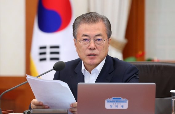 문 대통령, 신종 코로나 검역단계 환자 유입차단 중요성 강조 – 확진자 3명, 질병관리본부장 · 국립중앙의료원장에게 대응 지시 및 노고 격려