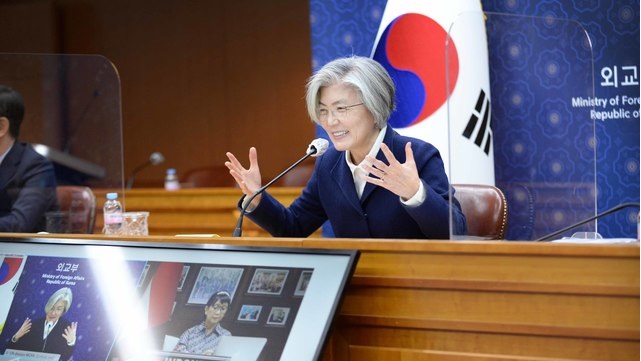 믹타 5개국 외교장관회의서 호주에 의장국 인계 – 강경화 장관 ‘제18차 믹타 외교장관 화상회의’ 주재, ‘공동 코뮤니케’ 채택해 다자주의 강화 · 보건안보 기여 의지 확인 / 호주, 차기 의장국으로서 코로나19 대응 · 회복, 성평등, 기후 · 환경에 중점 둘 것