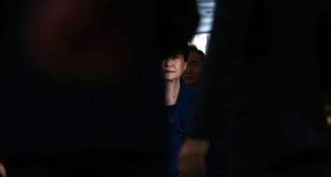 피의자 朴 전 대통령 법원 출석, 취재진에 묵묵부답