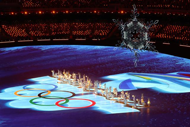 2022 베이징 동계 올림픽 폐막, 다음은 이탈리아에서 … 종합우승은 독일 – 2위 노르웨이, 3위 미국, 호주는 4위, 한국은 14위로 역대 최고성적 달성, 개최국 중국은 종합 7위 / 편파 판정·도핑 논란 중에도 선수들의 열정은 코로나로 지친 세계인들 위로 / 메달 경쟁을 뛰어넘은 따뜻한 우정, 평화를 향한 포옹과 반전 메시지는 감동