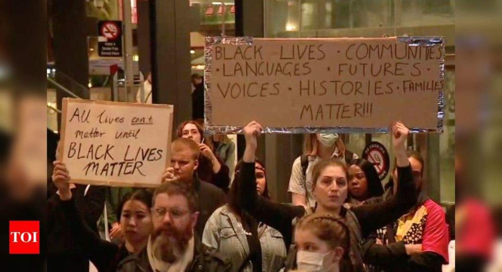 호주 ‘화해주간’에 시드니에서 미국과 연대해 ‘Black Lives Matter’ 집회와 행진, 3천명 운집 – 퍼스에서도 2천명의 시위대 모여, 긴 금주 주말에 타 도시들도 집회 예정 / 모리슨 총리, “(미국처럼) 거리폭력이 호주에도 일어날 필요 없어”