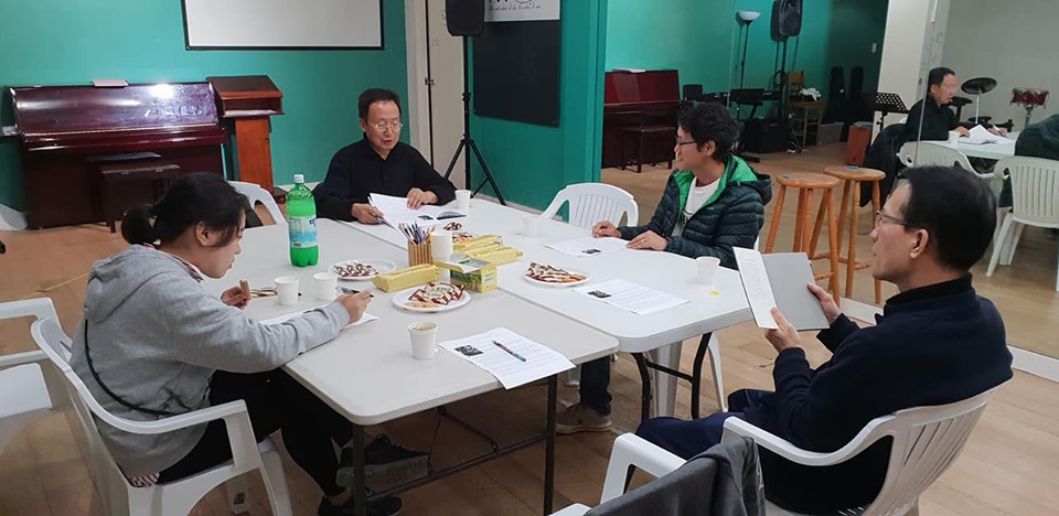 독서토론모임 시드니시나브로, 5월 모임 ‘마법의 순간’ ‘오바마는 귀가 아닌 가슴을 향해 말한다’ 각각 발제해 – 다음모임은 6월 14일과 28일(금), 중고서적 기증과 구입도 환영