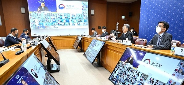 외교부 장관, 아주지역 공관장들과 화상회의 – 2030 부산 세계박람회 유치 교섭, 아주지역 정세 및 현안 등 논의 … 인도·태평양 지역의 전략적 중요성 강조