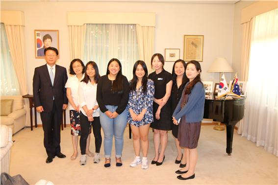 우경하 대사, 한국어 최우수 졸업생 표창장 수여: 한글을 하면 미래가 보인다!