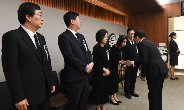 제임스 최 주한 호주대사, 고 이희호 여사 빈소 조문 – 북한, 김정은 위원장 명의 조문…조화 전달