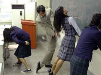 학교 폭력? 학생들만의 문제 아니다