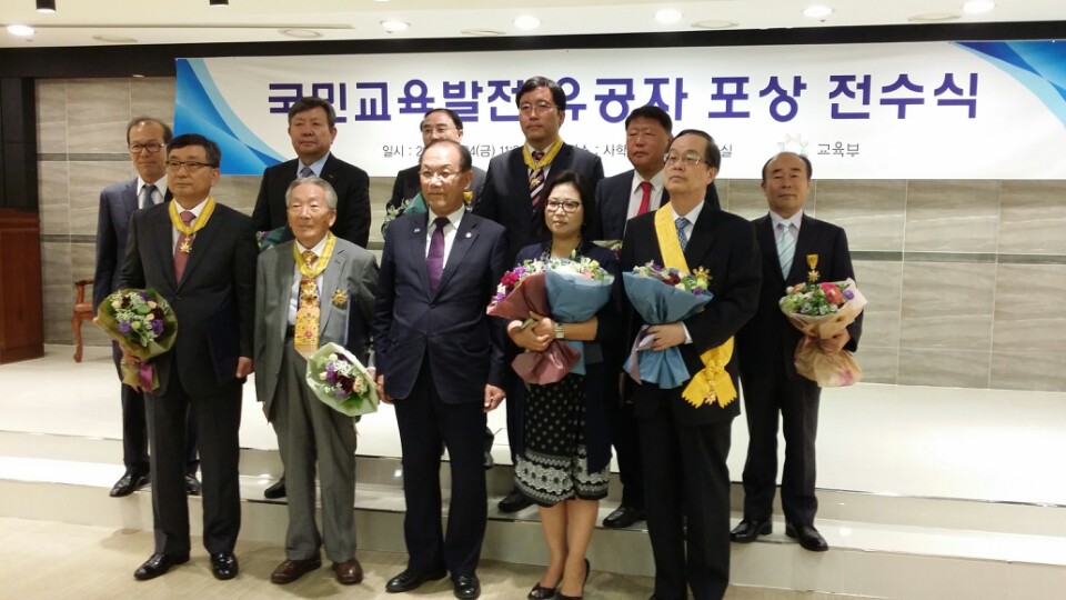 호주한글학교협의회장 본국 국민훈장 석류장 수상